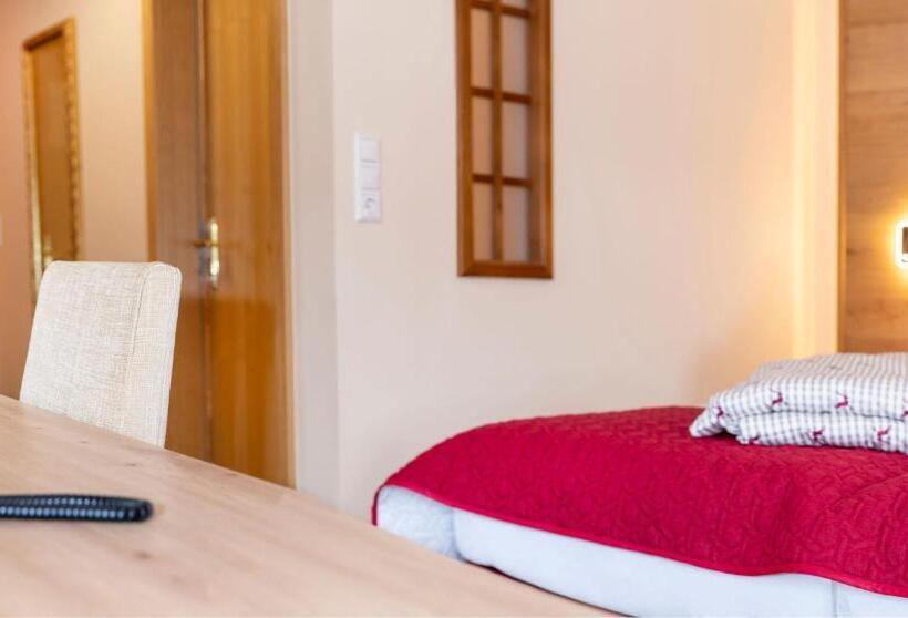 高级大房间, Schneeberger