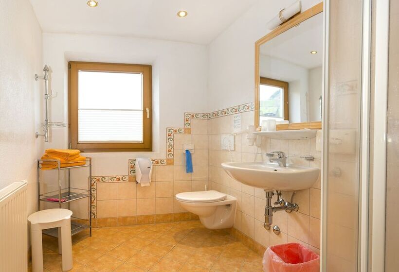 小型套房, Schneeberger