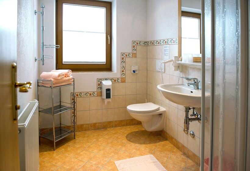 小型套房, Schneeberger