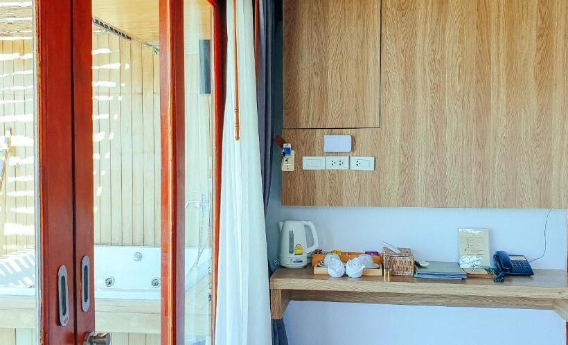 Standard Room with Hidromassage Sea View, The Cliff Lipe