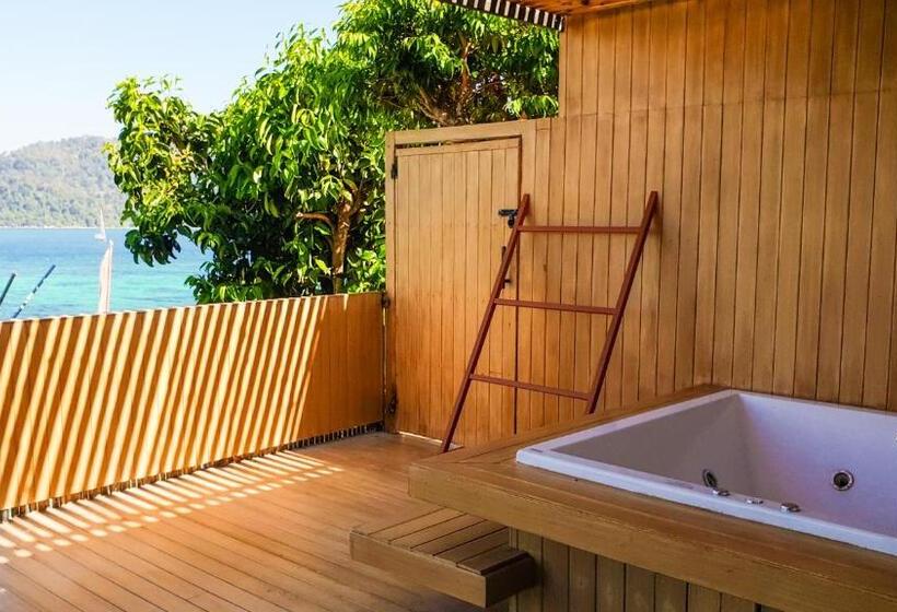 غرفة قياسية مزوَّدة بجاكوزي مطلة على البحر, The Cliff Lipe