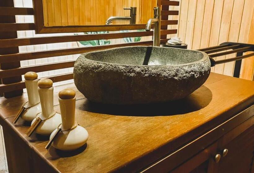 בונגלו סטנדרט עם נוף לגינה, The Cliff Lipe