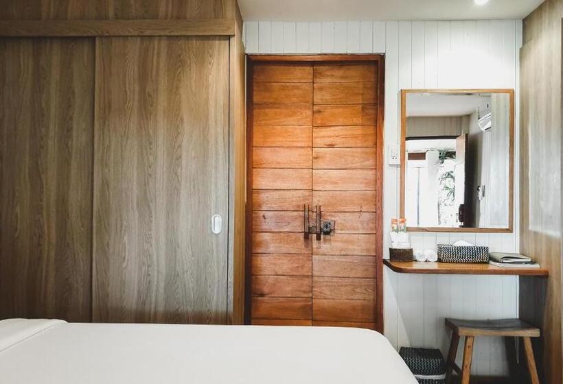 بنجلو قياسى مطلّ علي الحديقة, The Cliff Lipe