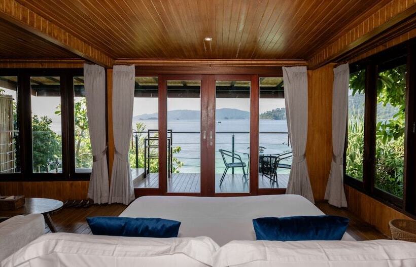 جناح عائلي غرفتين نوم, The Cliff Lipe