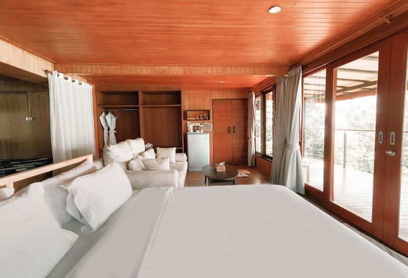 جناح عائلي غرفتين نوم, The Cliff Lipe