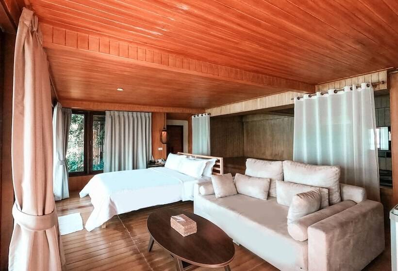 جناح عائلي غرفتين نوم, The Cliff Lipe