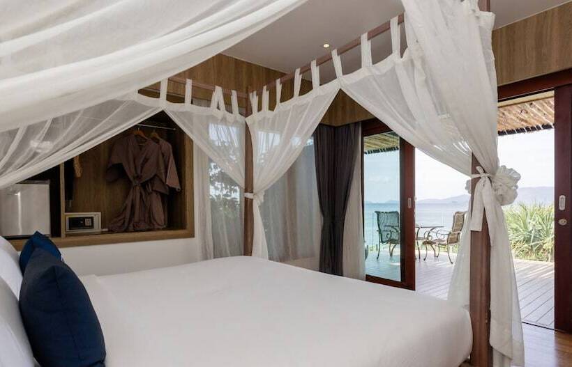 غرفة قياسية مزوَّدة بجاكوزي مطلة على البحر, The Cliff Lipe