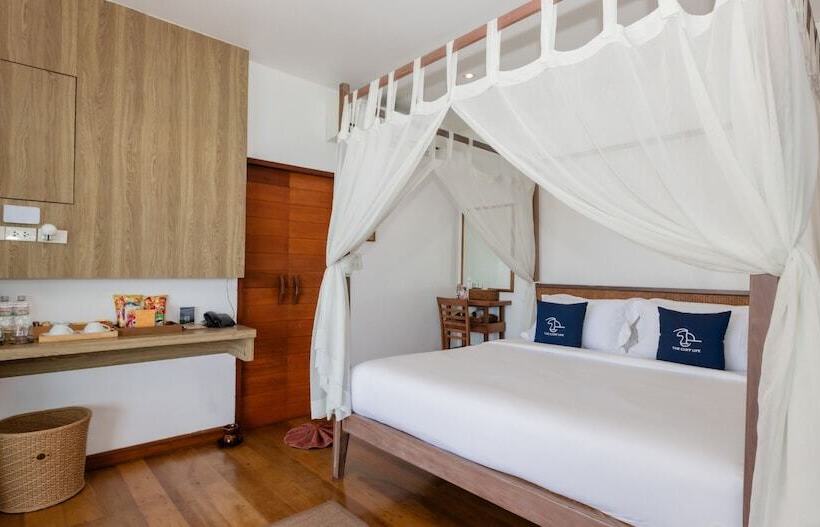 带海景及按摩浴缸标准房间, The Cliff Lipe