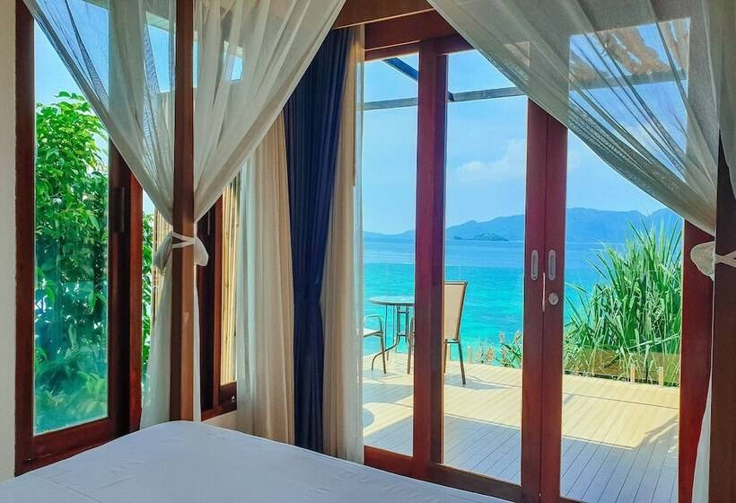 غرفة قياسية مزوَّدة بجاكوزي مطلة على البحر, The Cliff Lipe