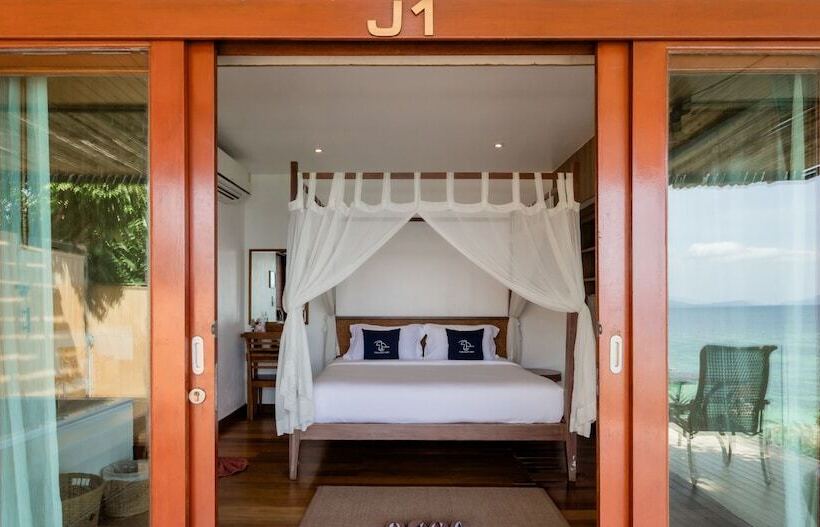 带海景及按摩浴缸标准房间, The Cliff Lipe