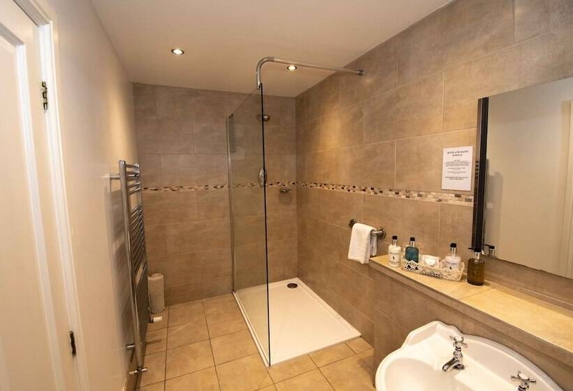 Четырехместный Номер Стандарт, The Plough Inn