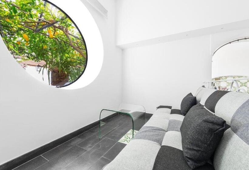 带海景的复工套房, Villa Magia