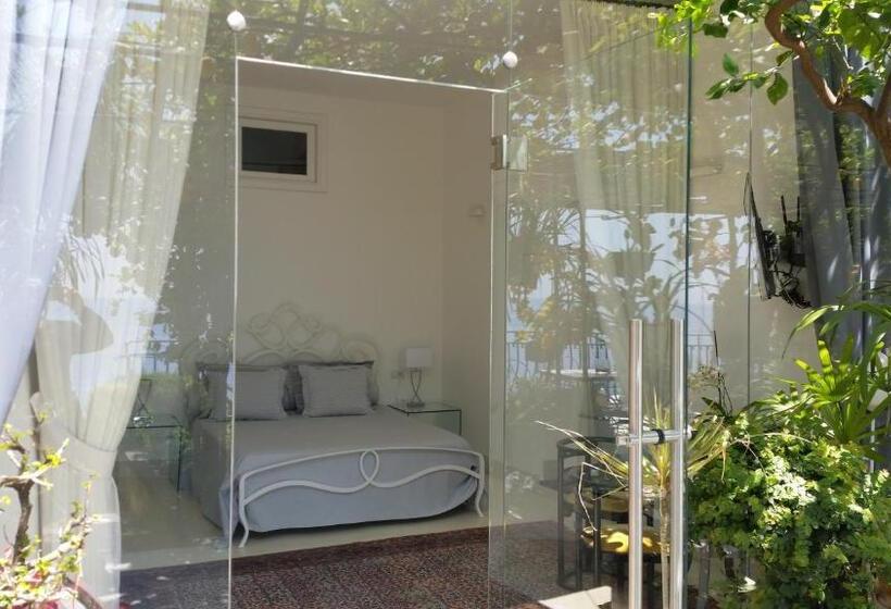 带海景的复工套房, Villa Magia