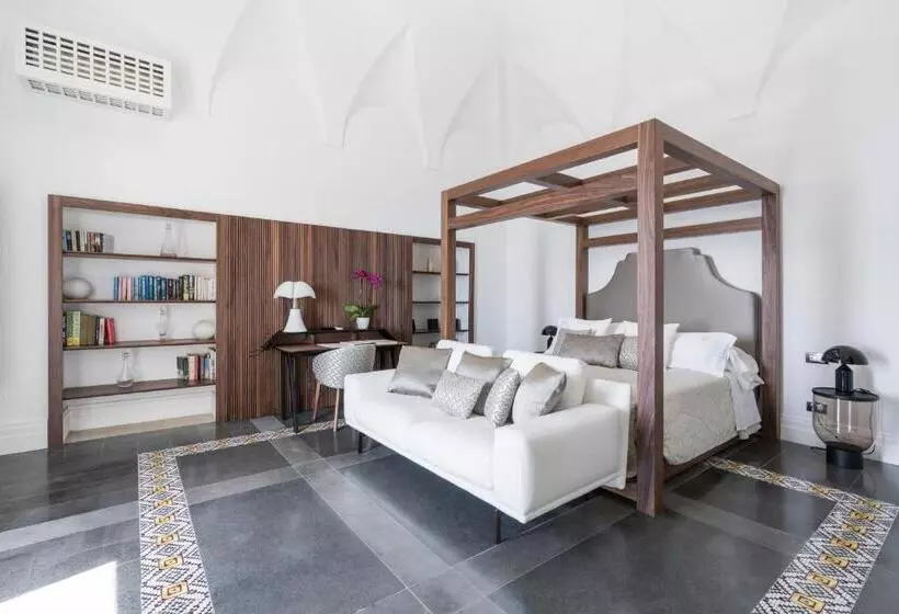 اتاق لوکس با چشم‌انداز دریا, Villa Magia