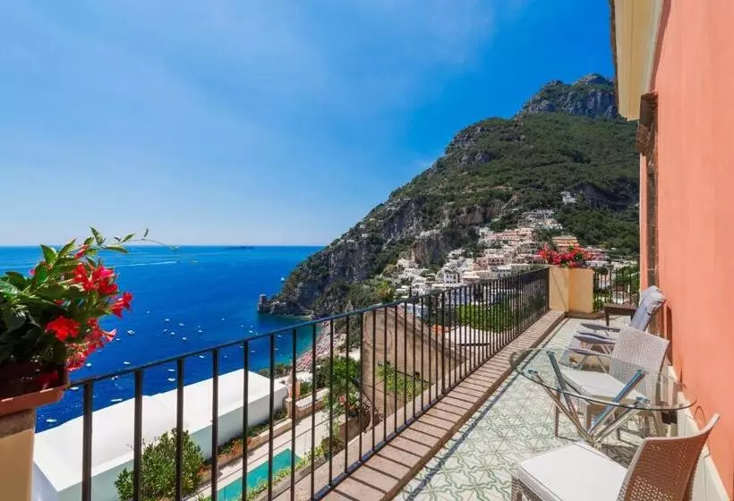 اتاق لوکس با چشم‌انداز دریا, Villa Magia