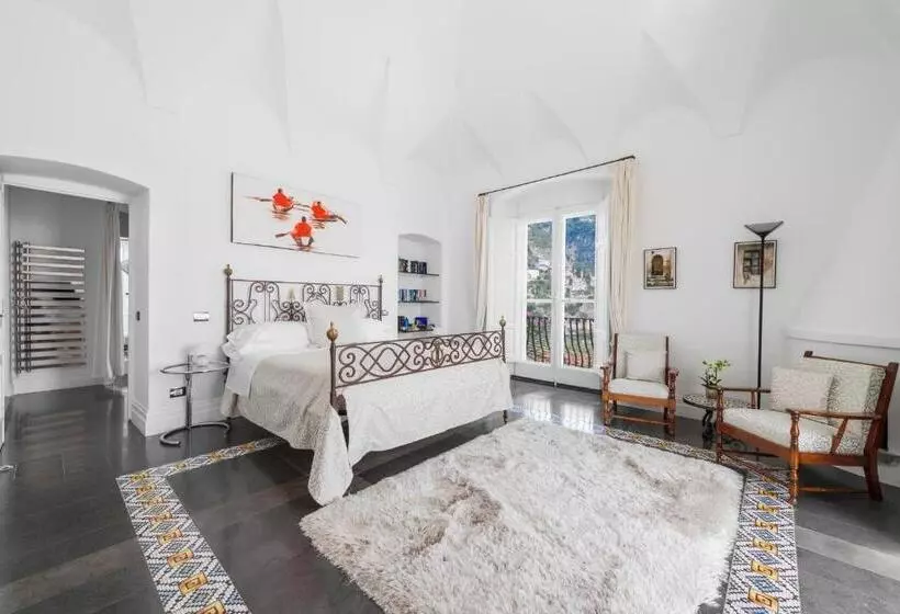 سوئیت با تخت بزرگ, Villa Magia