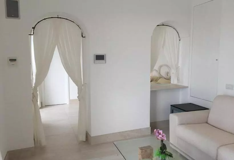 سوییت با چشم‌انداز دریا, Villa Magia