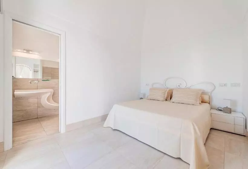 سوییت با چشم‌انداز دریا, Villa Magia