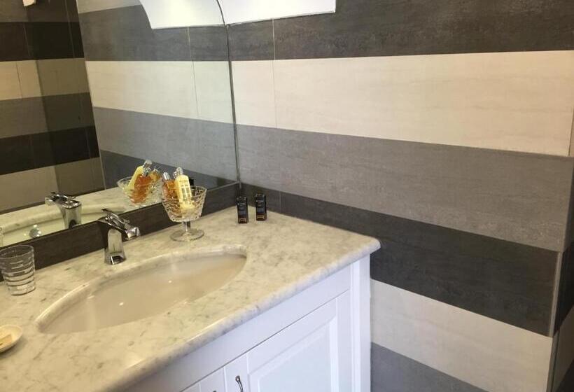 海景标准间带阳台, Villa Magia