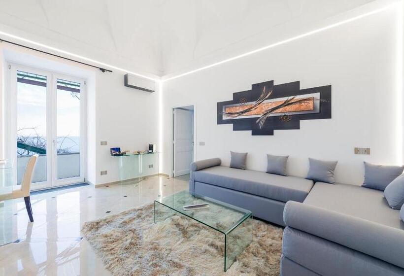 سوییت جونیور با بالکن, Villa Magia
