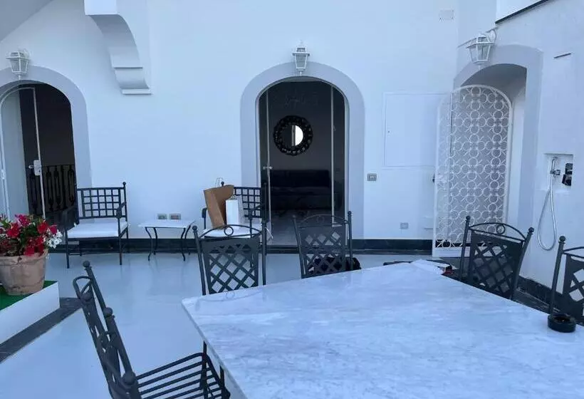 ویلای 1 خوابه, Villa Magia