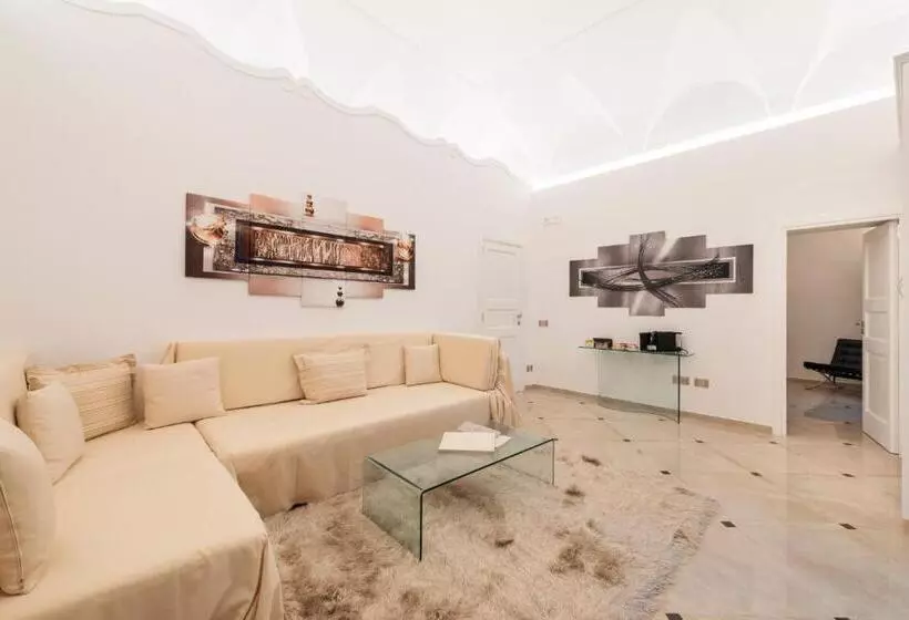 سوییت سوپریور با چشم‌انداز دریا, Villa Magia