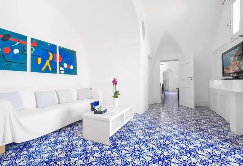 سوییت خانوادگی, Villa Magia