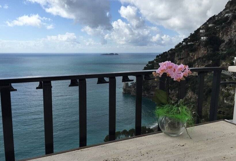 سوییت با چشم‌انداز دریا, Villa Magia