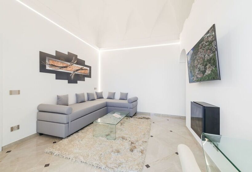 سوییت جونیور با بالکن, Villa Magia
