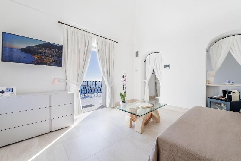 سوییت با چشم‌انداز دریا, Villa Magia