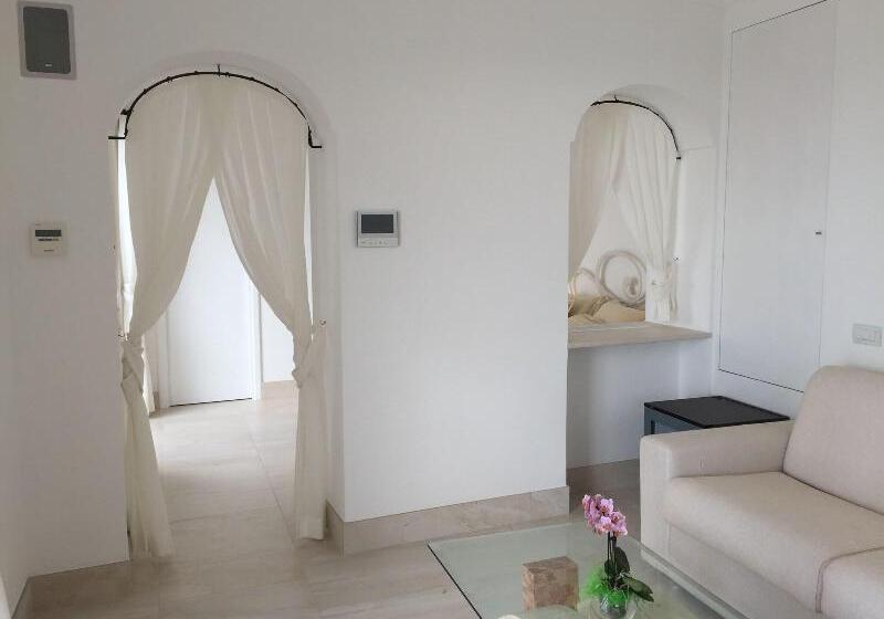 سوییت با چشم‌انداز دریا, Villa Magia