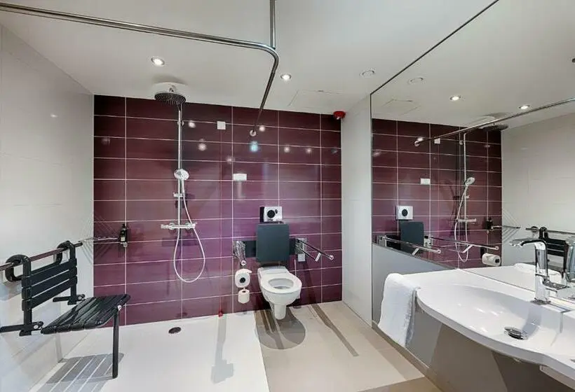 اتاق استاندارد برای معلولان, Premier Inn Regensburg City Centre