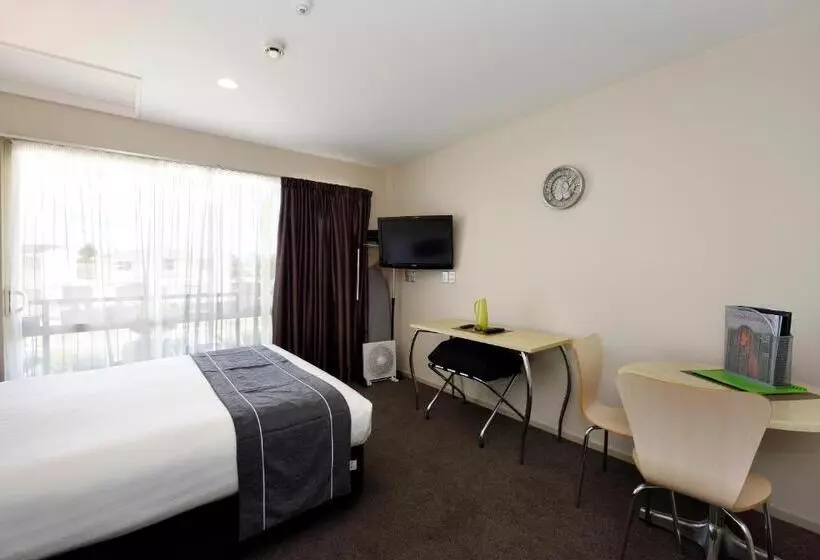 استودیوی استاندارد, 171 On High Motel