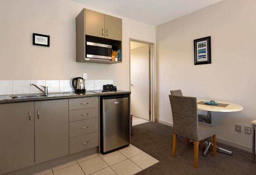 스탠다드 스튜디오, 171 On High Motel