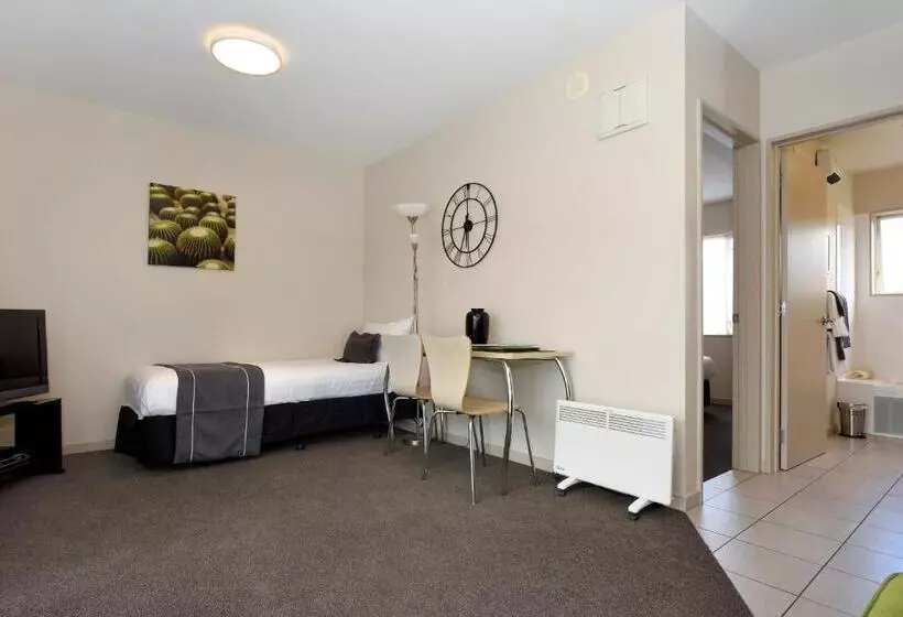 سوئیت با وان آب گرم, 171 On High Motel