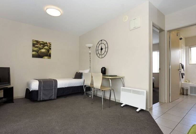 스탠다드 스튜디오, 171 On High Motel