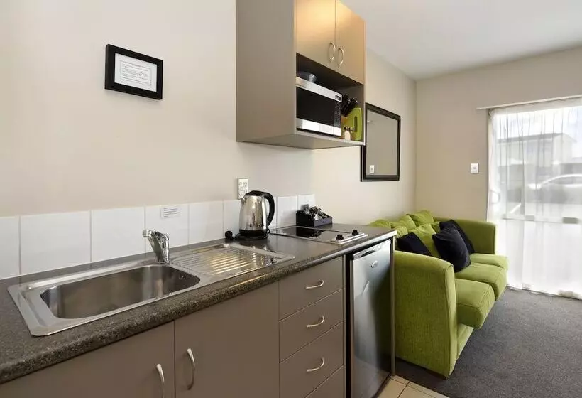 استودیوی استاندارد, 171 On High Motel