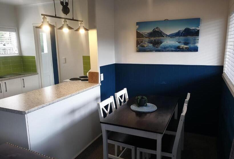 Люкс Семейный 2 Спальни, Little Haven Formerly 52 On Rifle Motel