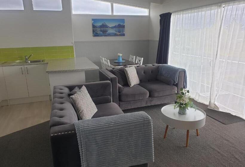 ファミリールーム, Little Haven Formerly 52 On Rifle Motel