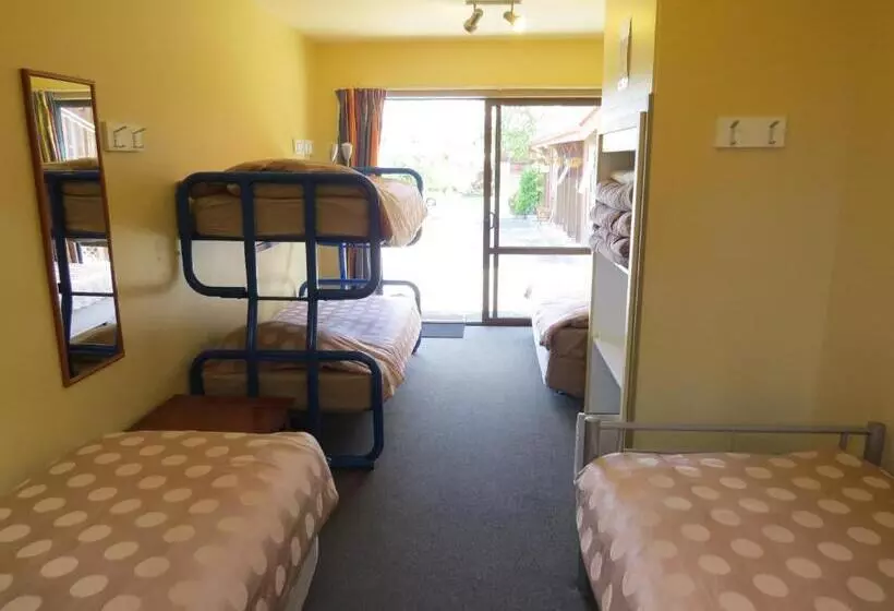 Vuode Makuusalissa, Hanmer Backpackers