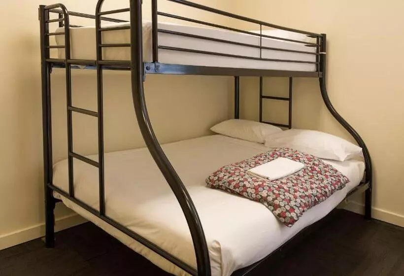 اتاق استاندارد یک نفره, Trek Global Backpackers