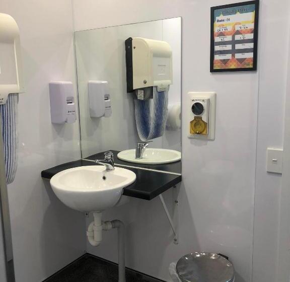 共用房间的床, Trek Global Backpackers