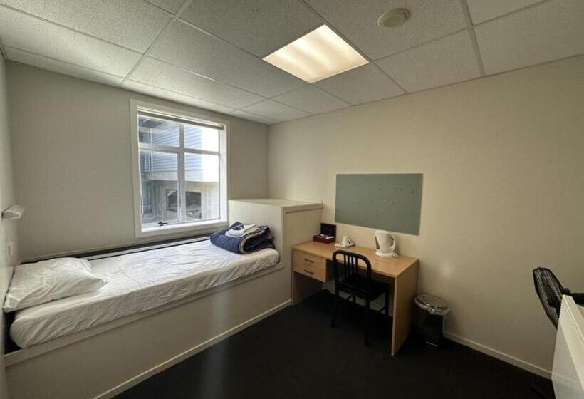 标准单人间, Trek Global Backpackers