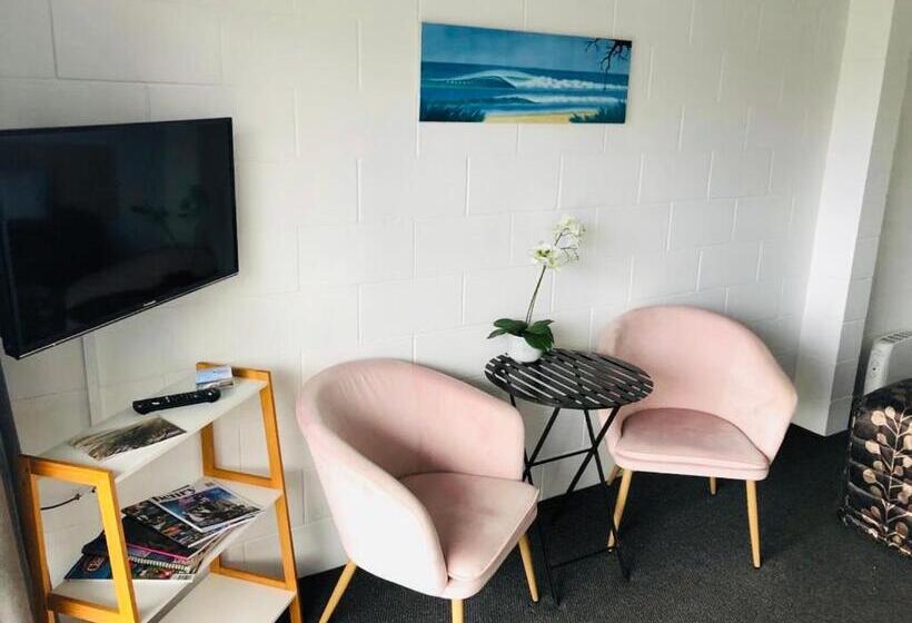 带双人床的标准工作室, Blue Haven Motel