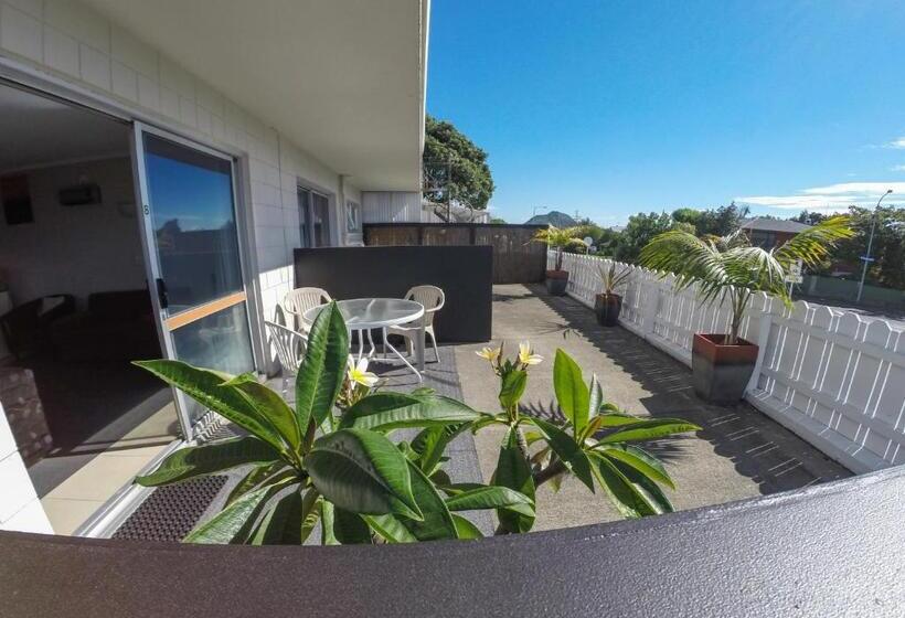 带双人床的标准工作室, Blue Haven Motel