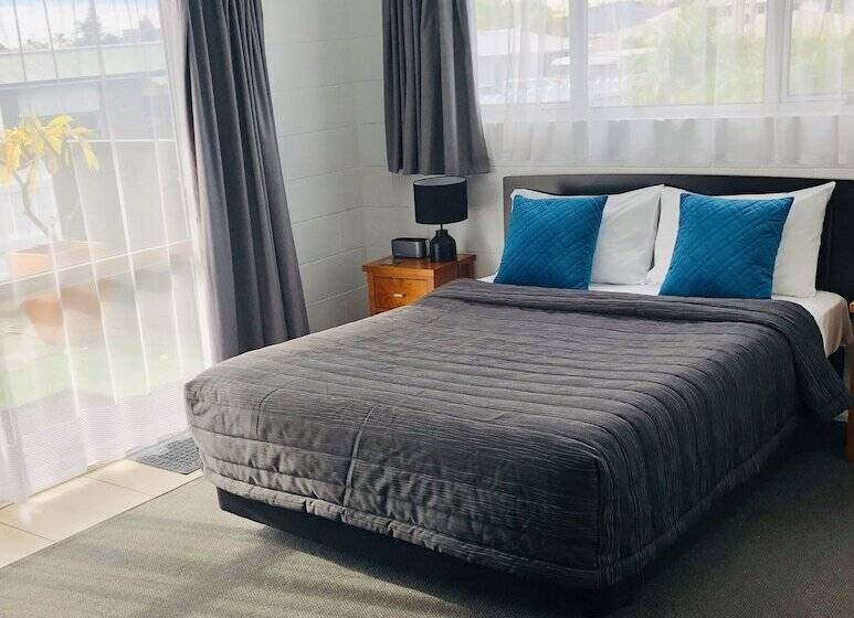 标准工作室, Blue Haven Motel