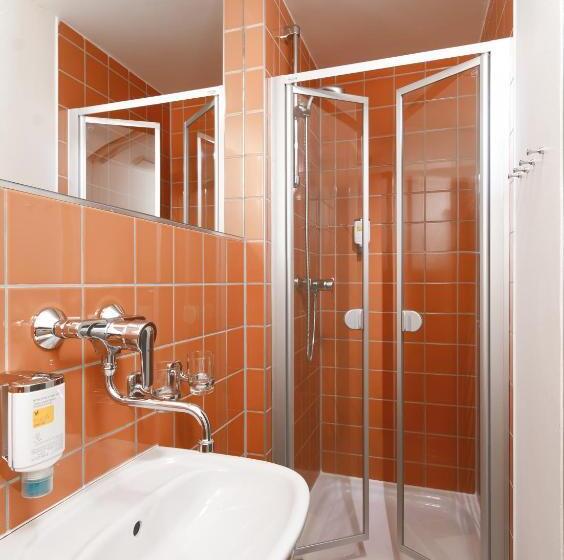 اتاق استاندارد, Adam