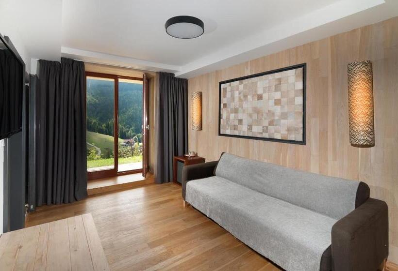 Suite Deluxe, Adam
