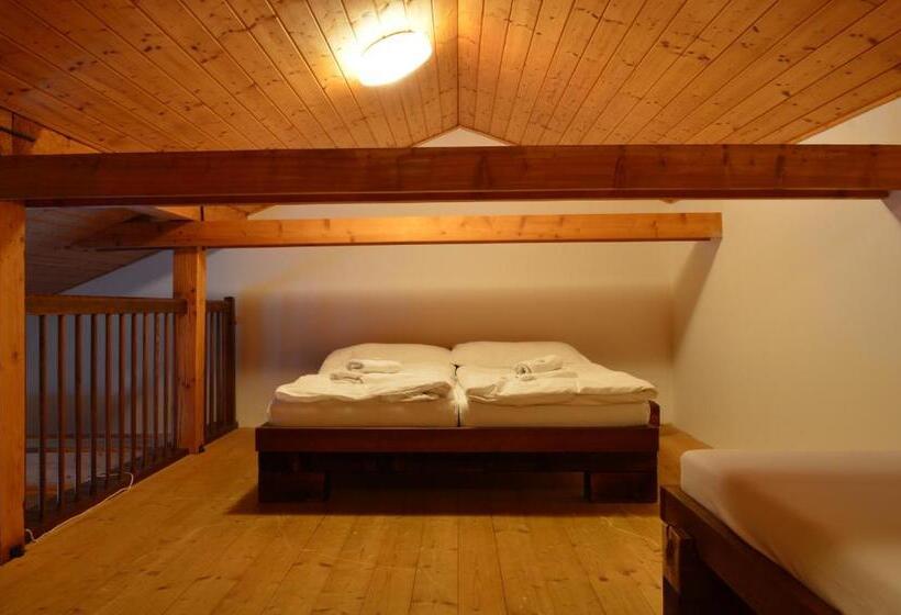 سوییت خانوادگی, Adam