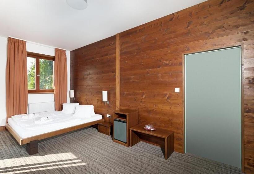 سوئیت 2 خوابه, Adam